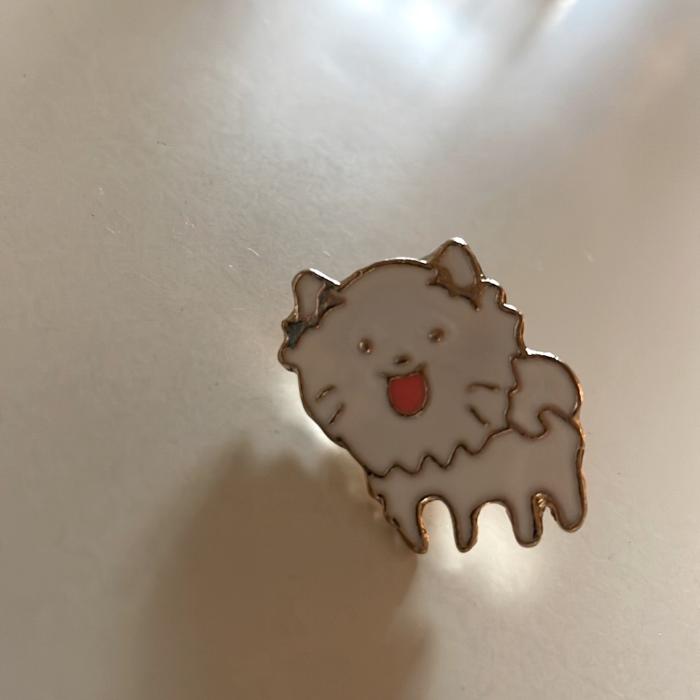 Pomeranian dog enamel pin